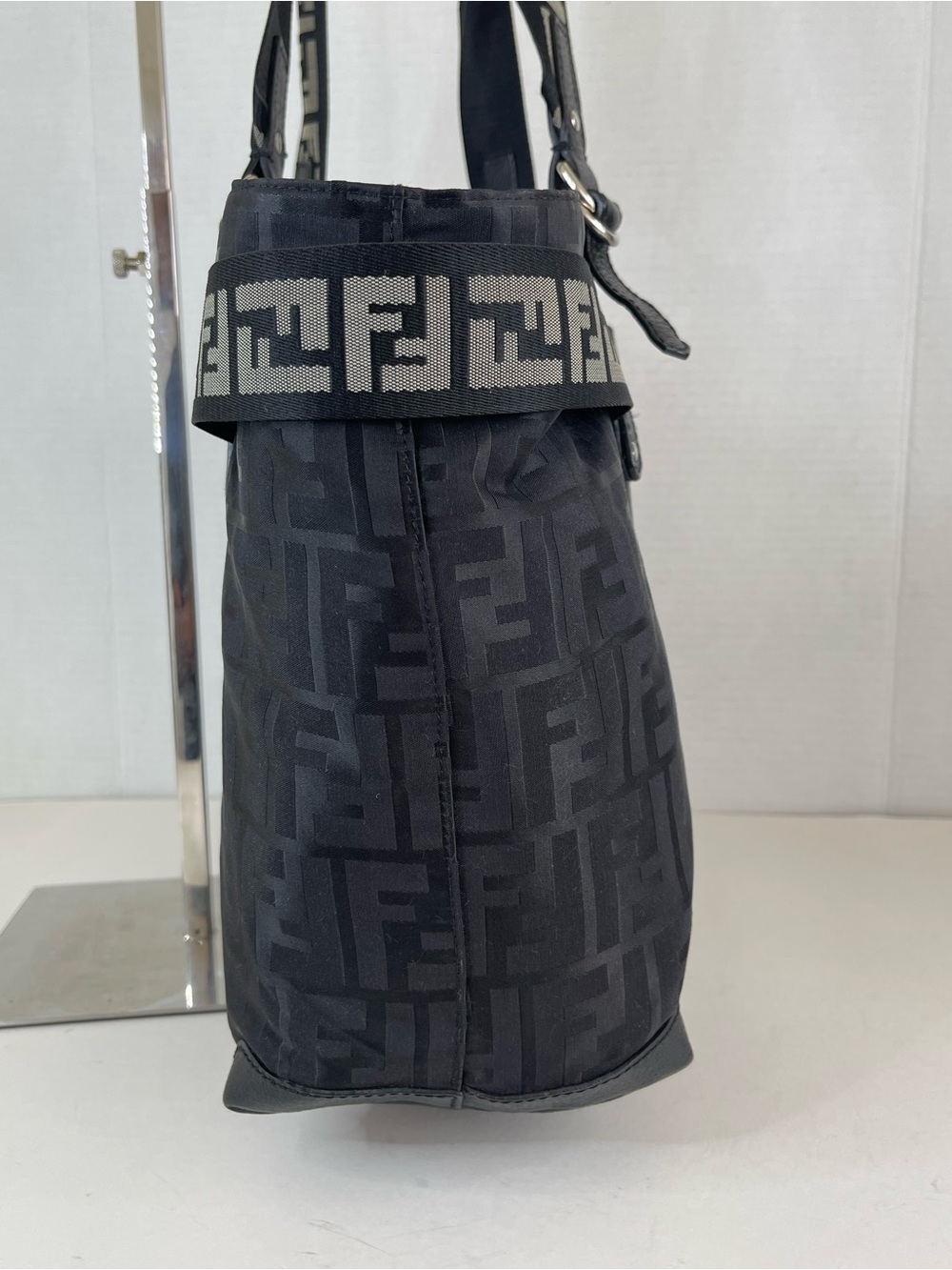 Fendi black Zucca nylon tote bag - Picture 4 of 15